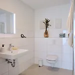 Apartment A10 Pine Hill - Komfortables Mit Zwei Bädern, Balkon&leichtem Haffblick, Zugang Zu Den Vielfältigen Gemeinschaftsräumen Zirchow