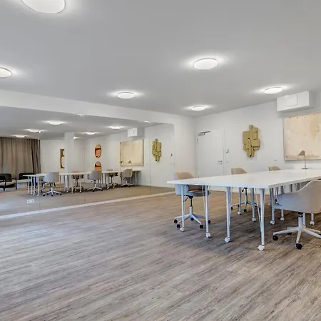 A10 - Komfortables Mit Zwei Baedern, Balkon & Zugang Zu Den Vielfaeltigen Gemeinschaftsraeumen Im 